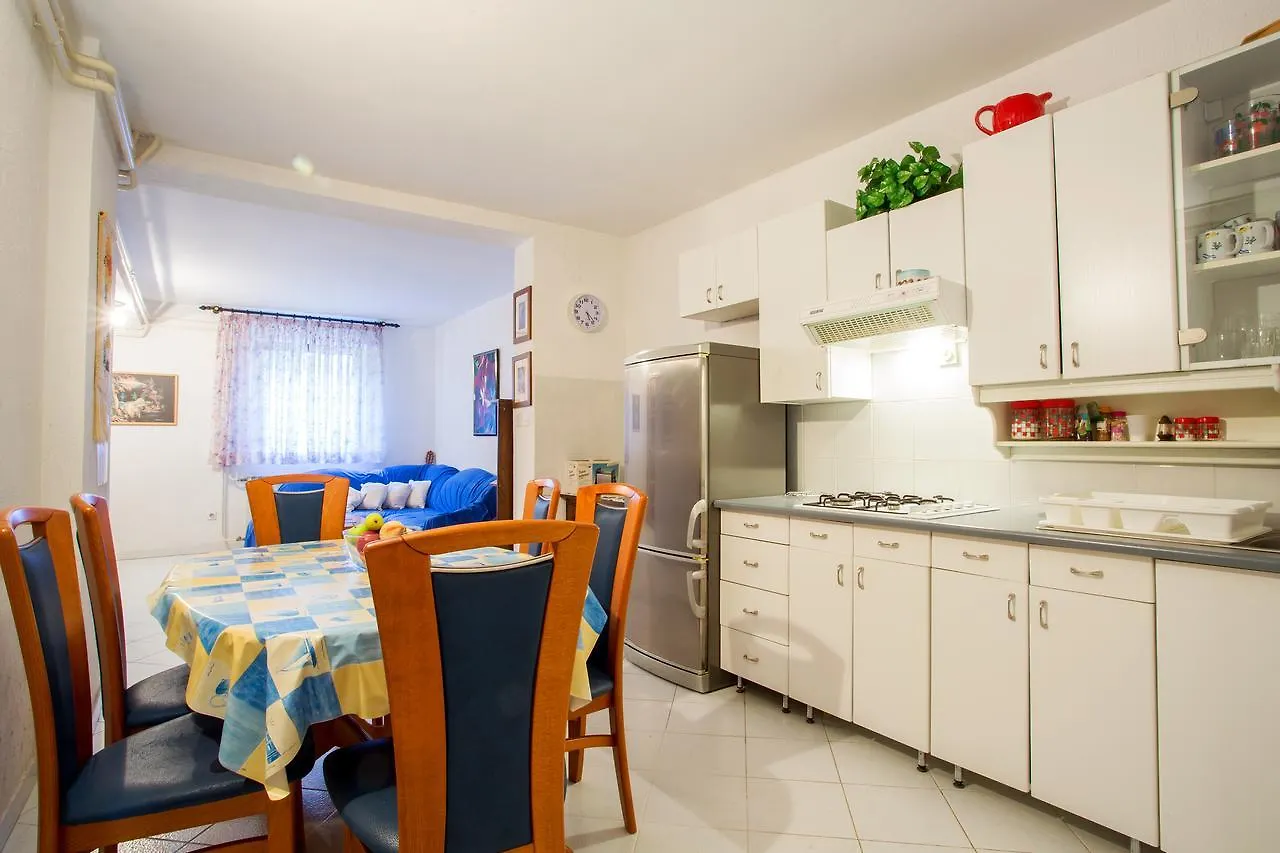 Apartments Adrijana 736 Štinjan